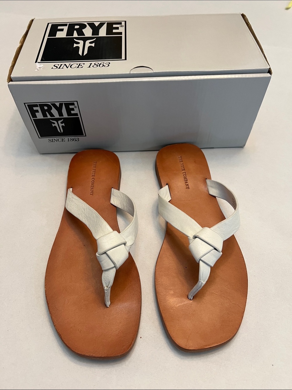 FRYE PERRY KNOT THONG WHITE LEATHER SANDALS SIZE 7 - Picture 2 of 9